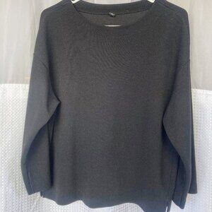 black textured long sleeve Uniqlo t-shirt, mid-weight, Women's Large